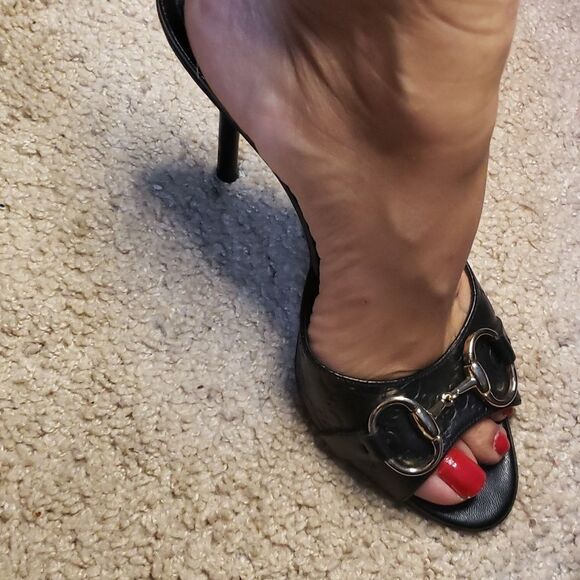 GUCCI GG Leather Monogram Wallet Wristlet and Horsebit Heels Bundle - Picture 13 of 17